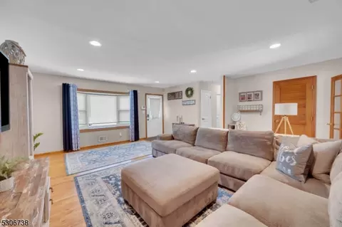 20 Jeffery Ln, Brick Twp, NJ 08724