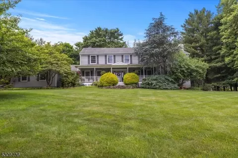 3 Witherspoon St, Readington Twp, NJ 08889