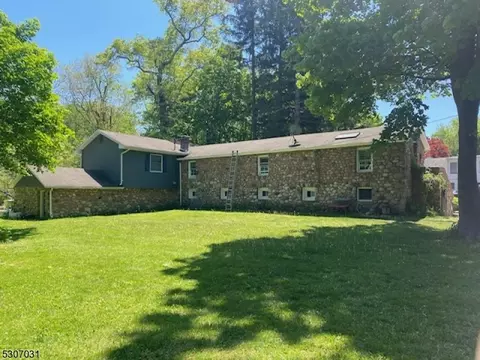 32 Elizabeth Ln, Mount Olive, NJ 07828