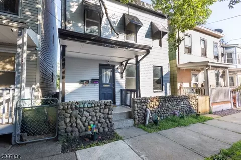 96 Hopper St, Paterson, NJ 07522