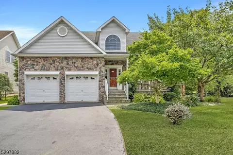 7 Apgar Ct, Flemington, NJ 08822