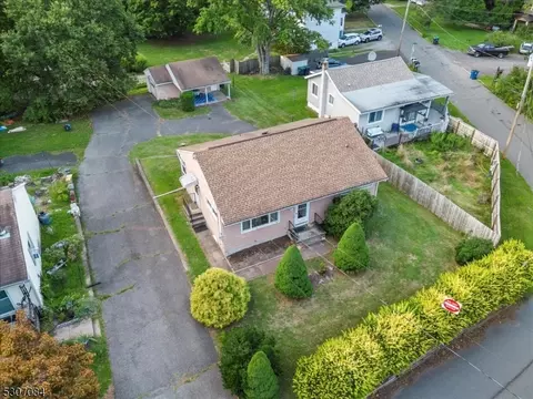 287 Hillcrest Dr, Milford, NJ 08848