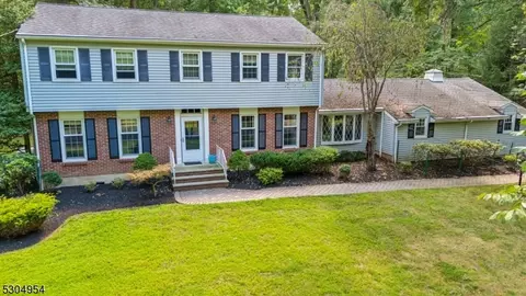 20 Spencer Ln, Warren, NJ 07059