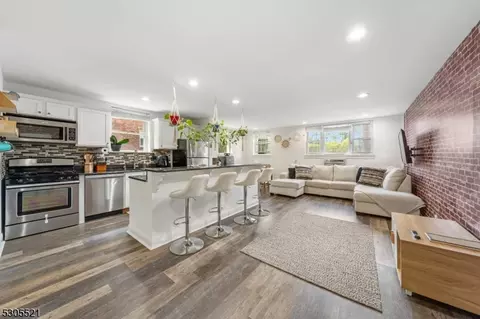 816 W Grand St #1A, Elizabeth, NJ 07202
