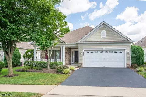 545 Stone Manor Dr, Franklin Twp, NJ 08873