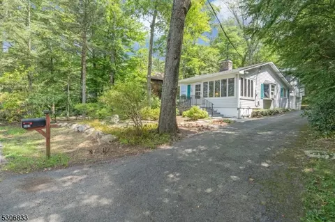147 Lake End Rd, Rockaway Twp, NJ 07435