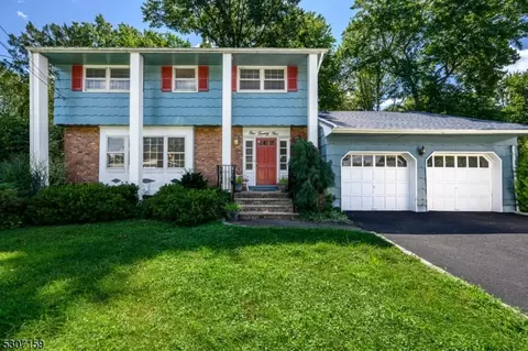 125 Summit Ct, Westfield, NJ 07090