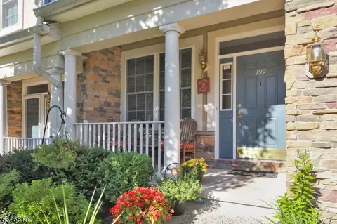 199 Levinberg Ln, Wayne, NJ 07470 photo 2