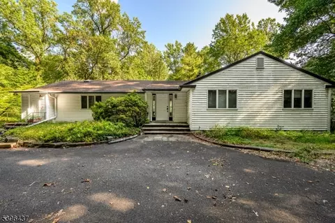 137 Orchard Rd, Watchung, NJ 07069