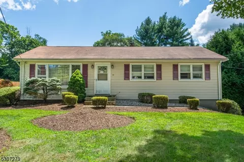 13 Hillside Ave, Mount Olive, NJ 07836