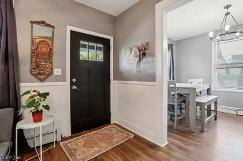 20 Frederick Ave, Hawthorne, NJ 07506