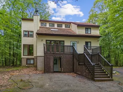 569 Whippoorwill Dr, Pennsylvania, PA 18324