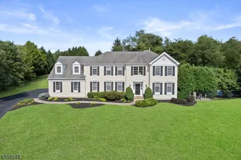 14 Midvale Dr, Union Twp, NJ 08867