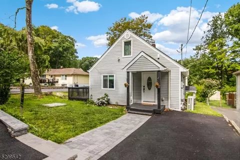 10 Fisk Trl, Hopatcong, NJ 07843