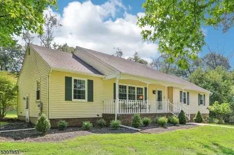 3 Horseshoe Dr, Flemington, NJ 08822