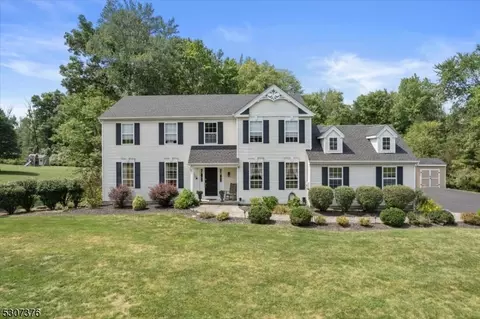 6 Everett Rd, Union Twp, NJ 08867