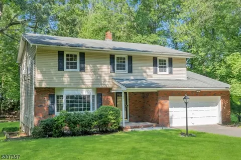 271 Linda Vista Ave, North Haledon, NJ 07508