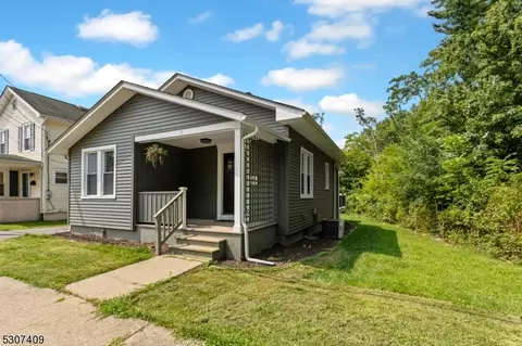 8 Flower Ave, Washington, NJ 07882