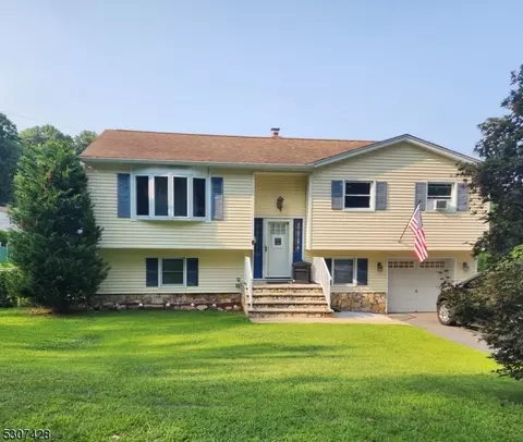 46 Valley Rd, Butler, NJ 07405