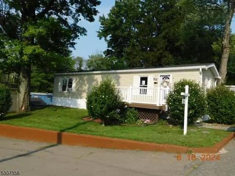88 Back St, Oxford, NJ 07863