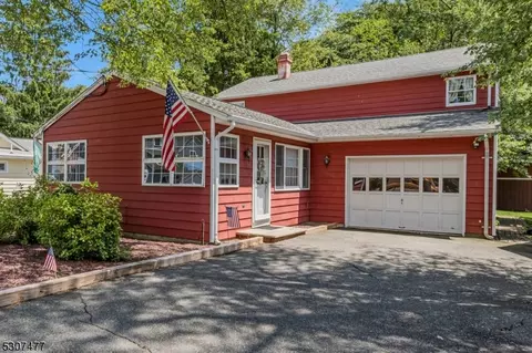18 Old Ln, Rockaway Twp, NJ 07435