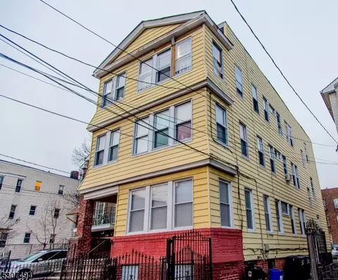 307 W Runyon St, Newark, NJ 07108