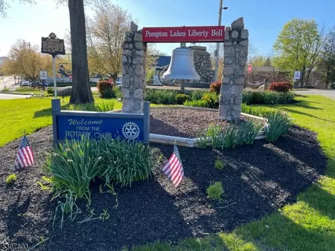13 Iron Forge Sq #13, Pompton Lakes, NJ 07442