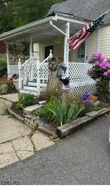 18 Canfield St, Mount Olive, NJ 07828