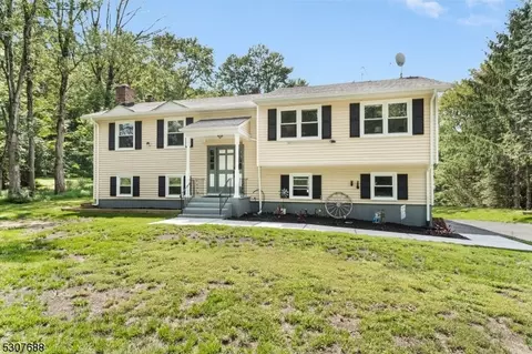 12 Karrville Rd, Mansfield Twp, NJ 07865