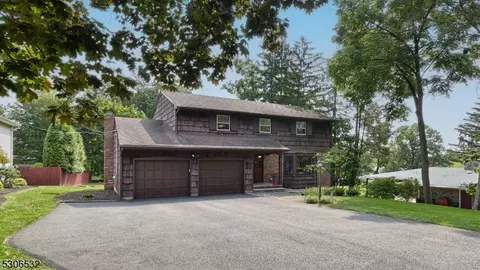 20 Dartmouth Rd, Wayne, NJ 07470