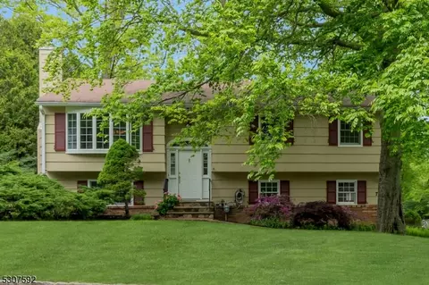 7 Arlington Dr, Denville, NJ 07834