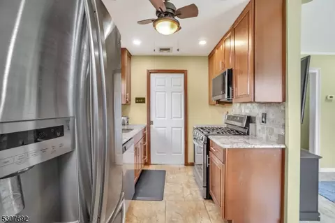 53 Leonard Ter, Wayne, NJ 07470 photo 8