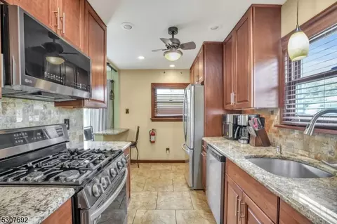53 Leonard Ter, Wayne, NJ 07470 photo 9
