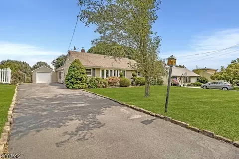 53 Leonard Ter, Wayne, NJ 07470