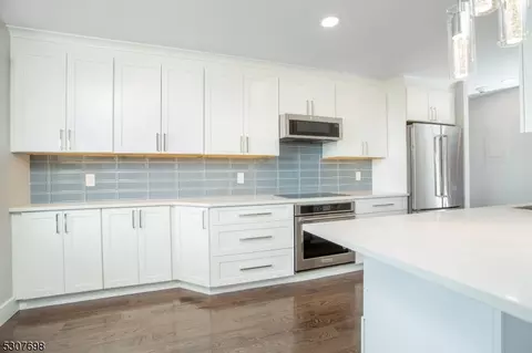 2 Claridge Dr 12kw, Verona, NJ 07044