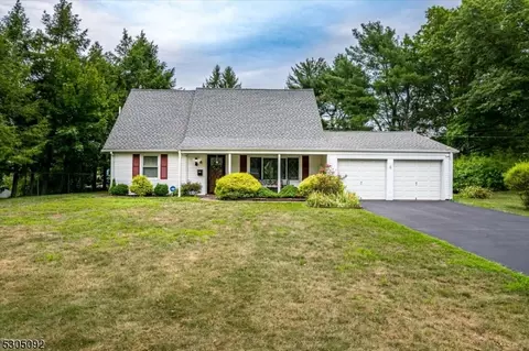 6 Iris Ct, Somerset, NJ 08873