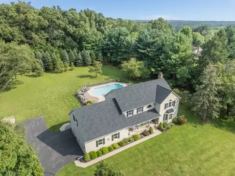 3 Garden Ln, Readington Twp, NJ 08889