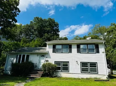 2 Macopin Dr, Livingston, NJ 07039