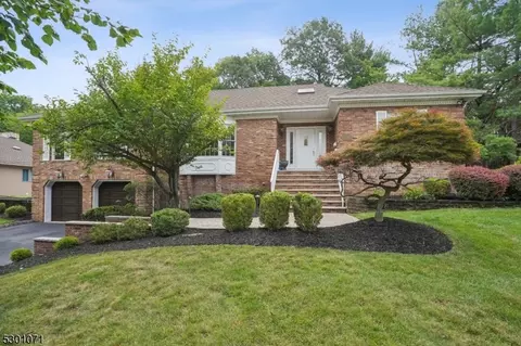7 Beekman Hill Rd, Essex Fells, NJ 07021