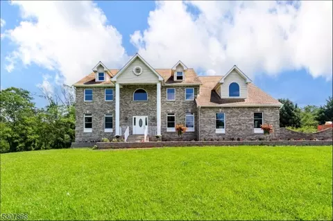 55 Chamberlain Dr, Hillsborough, NJ 08844