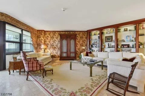 2 Claridge Dr #11AW, Verona, NJ 07044