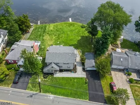 82 Lake Dr, Wayne, NJ 07470