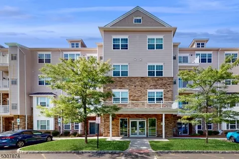 224 Luca Dr, Piscataway, NJ 08854