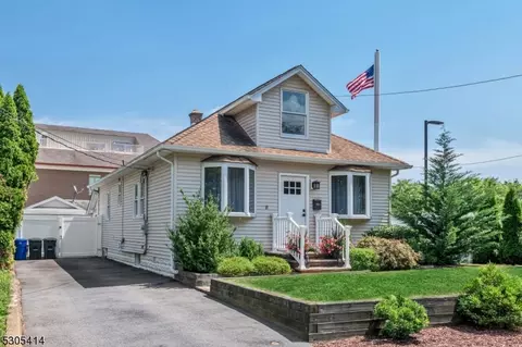 7 Rhinesmith Ave, Wanaque, NJ 07465