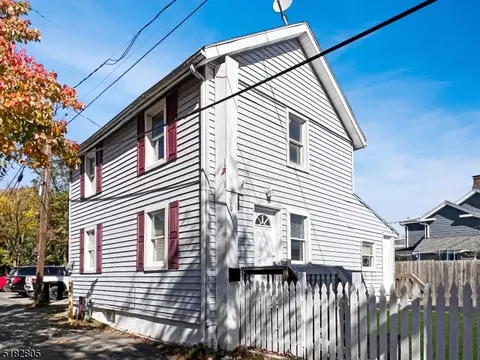 9 Cherry St, Washington, NJ 07882