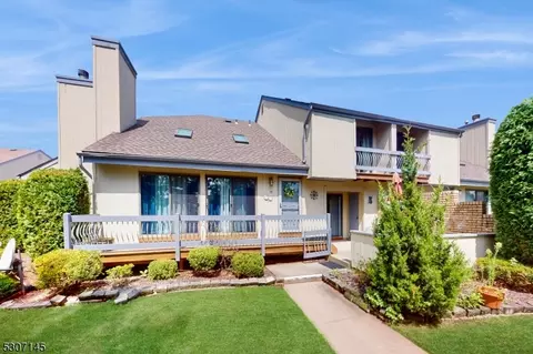 15 Woodhill St, Somerset, NJ 08873