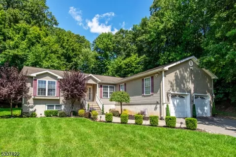 397 Riverview Dr, Totowa, NJ 07512