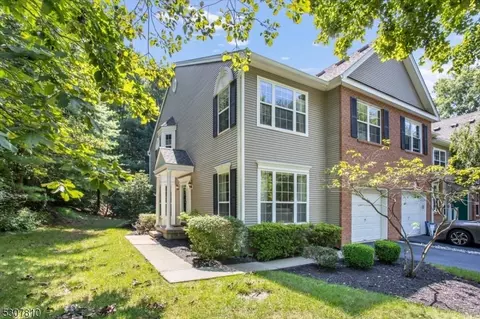 38 Pond Hollow Dr, Jefferson, NJ 07438
