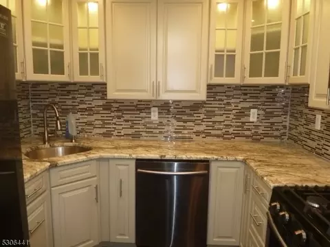 165 Essex Ave #409, Metuchen, NJ 08840