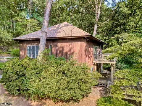 120 Peachcroft Dr, Bernardsville, NJ 07924